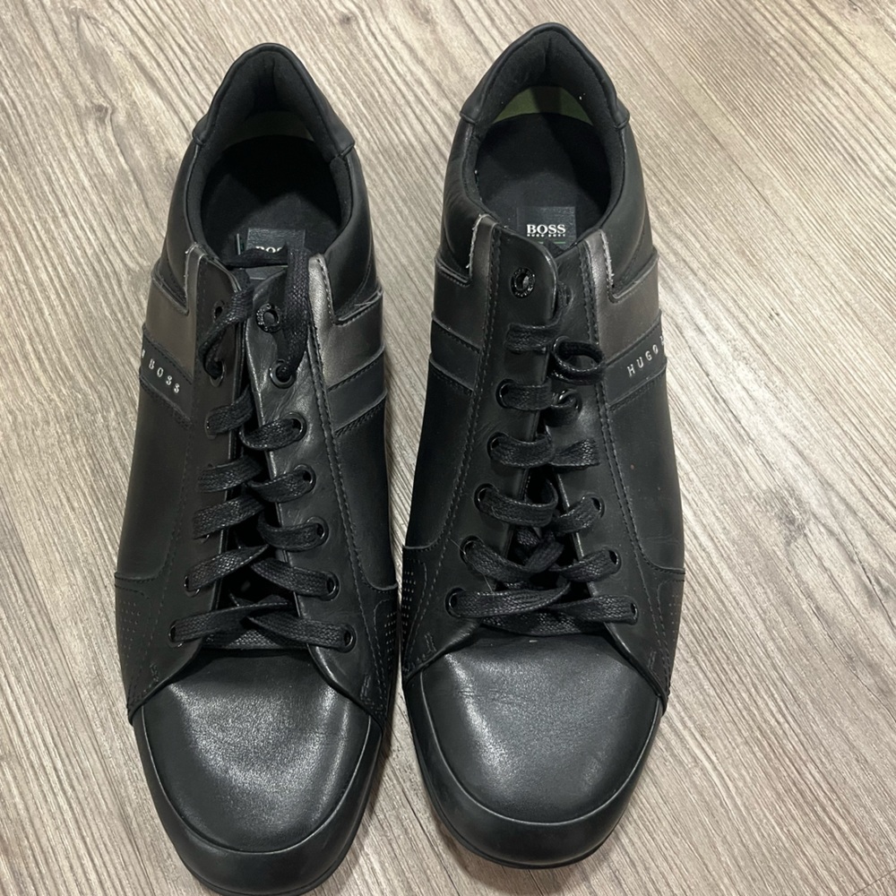 Hugo Boss Men's size 44 Black Leather Sneakers (worn once)